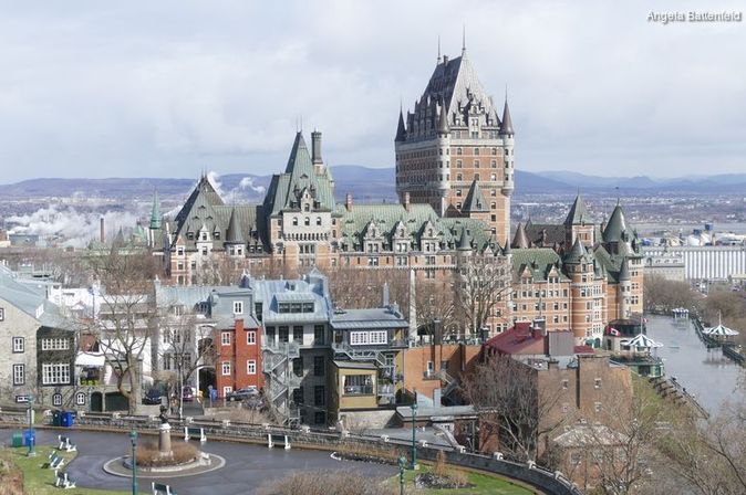 Luftblick auf Stadt in Ostkanada