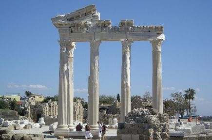 Ruinen im Hafen von Side