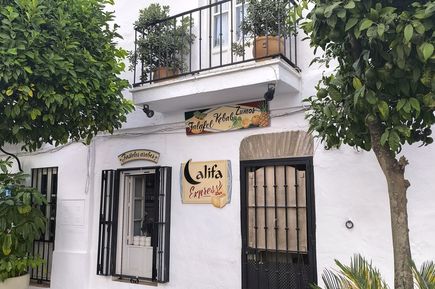 Kleines Bistro mit Zitronenbäumen