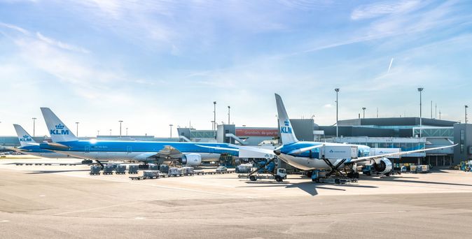 In Warteposition am Flughafen: Flugzeuge unseres Partners © KLM