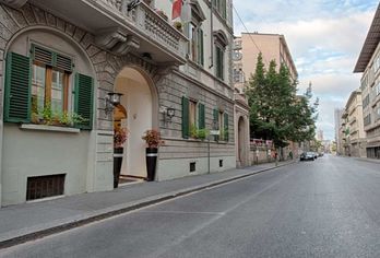 De La Pace, Sure Hotel Collection by Best Western