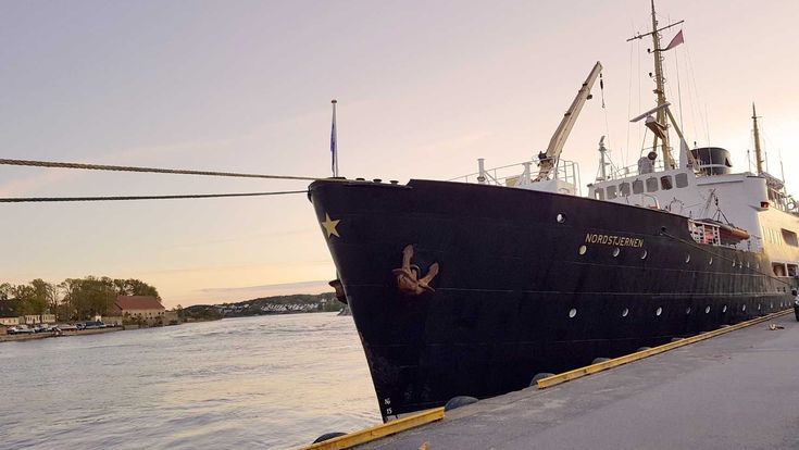 Schiff am Pier - Nordstjernen