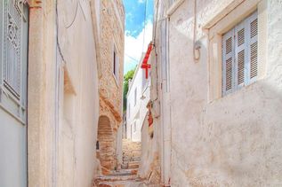 weiße Häuser in Naxos Altstadt