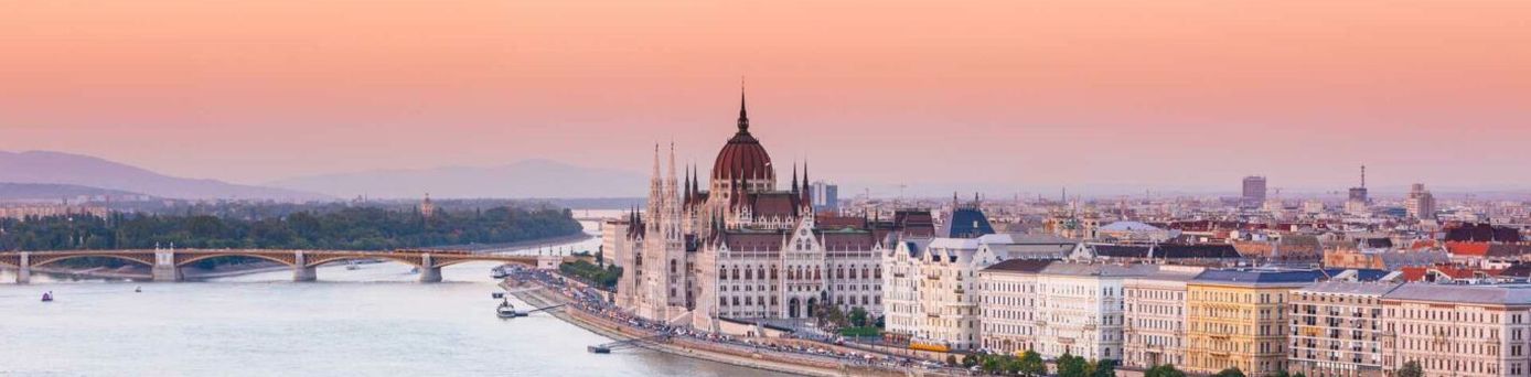 Ungarisches Parlament im Sonnenuntergang