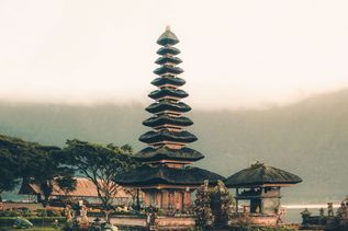 Hohe Pagode auf Bali in Indonesien