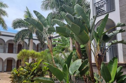 Begrünte Hotelanlage