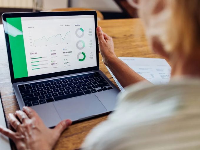 CO₂-Reporting im Geschäftsreiseprozess mit digitaler Anzeige von Emissionsdaten im Buchungssystem