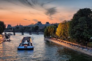 Flussreise auf Seine in Paris