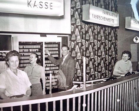 1955, Mitarbeitende im Reisebüro Lückertz