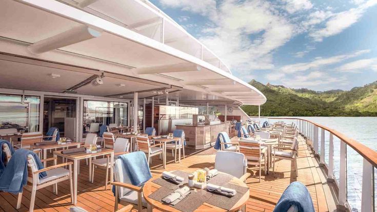 Terrasse des Restaurants auf HANSEATIC spirit