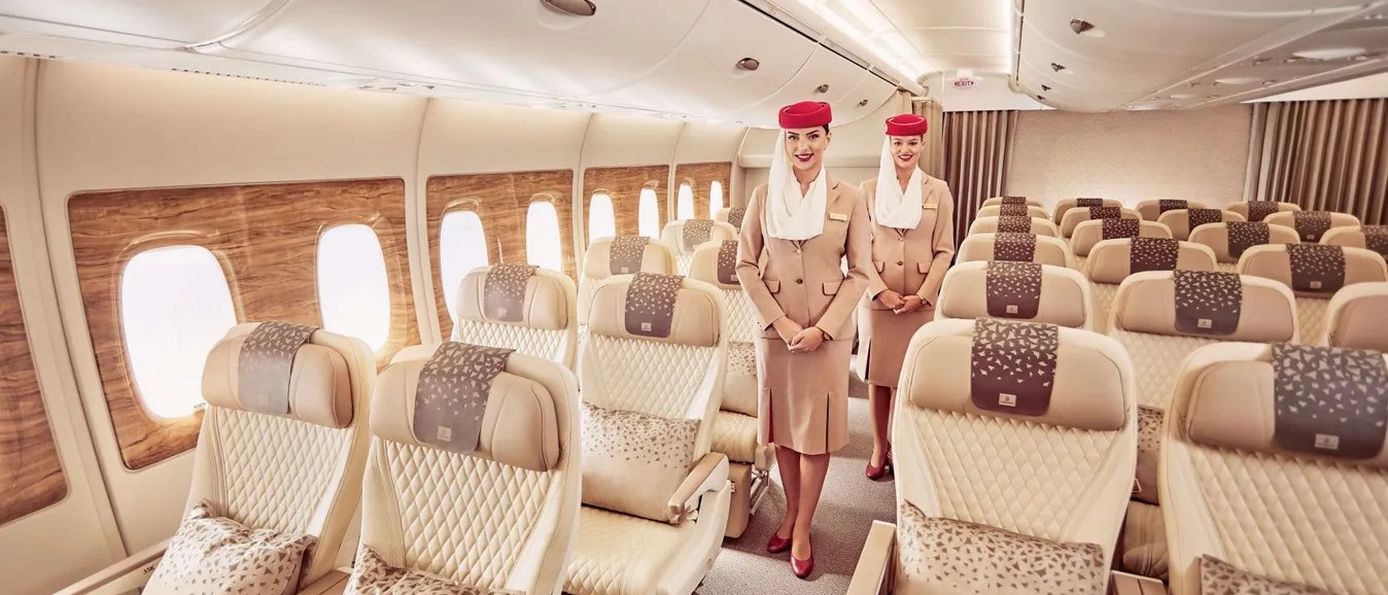 Emirates Premium Economy Kabine in modernisierter Boeing 777 ab Frankfurt.