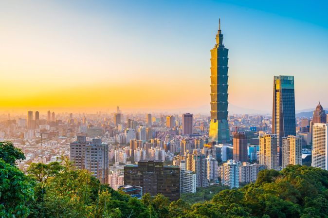 Blick auf die Skyline von Taipei mit Tower Taipei 101