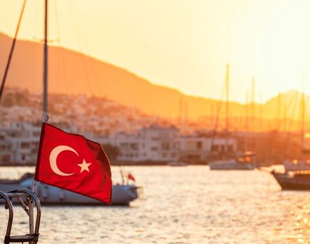 Türkei Flagge an Boot