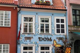 Historisches blaues Haus nahe Dom in Riga Altstadt