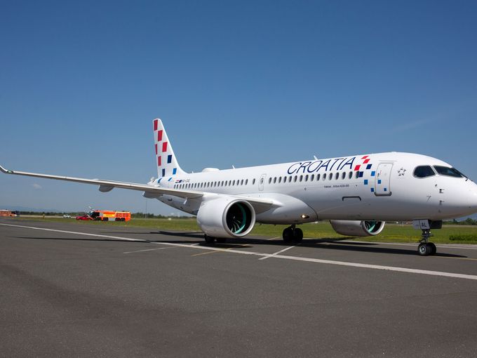 Maschine von Croatia Airlines steht am Boden