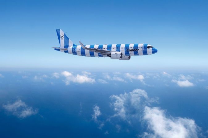 Condor A320 200 NEO mit blauen Streifen in der Luft