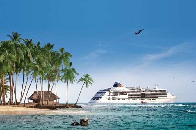 Kreuzfahrtschiff MS Europa 2 im Meer