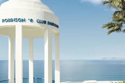 Rondell im Robinson Club mit Blick auf Meer