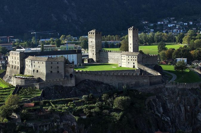 Wehranlagen von Bellinzona, mittelalterliche Befestigungsbaukunst
