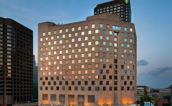 DoubleTree by Hilton Montreal 