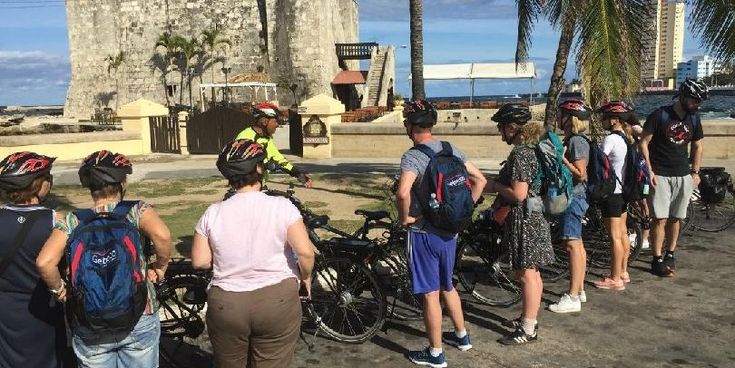 Reisegruppe in der Altstadt von Havanna