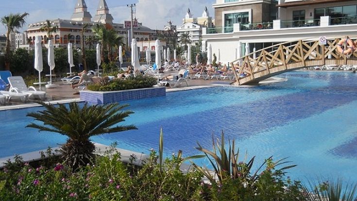 Poolanlage im Luna Blanca Hotel