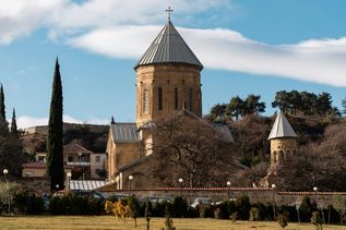 Kirchturm in Mzcheta - religiöses Zentrum & ehemalige Hauptstadt Georgiens