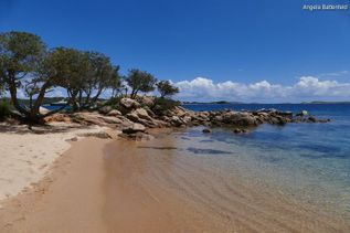 Strand der Insel Sardinien