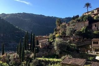 Dorf Deià wunderbare Aussicht auf grüne Umgebung