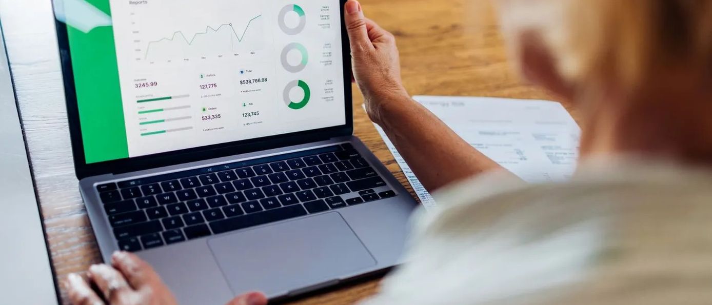 CO₂-Reporting und Emissionsmonitoring im Travel Management über integrierte Online Booking Engines.