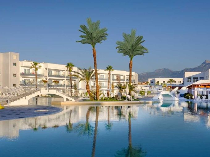 Poolanlage des Aldiana Clubs Calabria