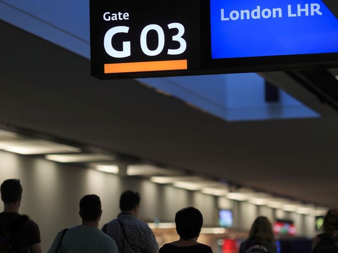 Beschilderung Gate G03 am London Heathrow Airport