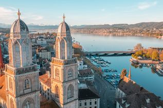 Türme der Grossmünster Kirche in Zürich, Schweiz