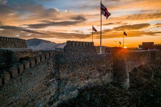 Historische Mauer der Seidenstraße bei Gori