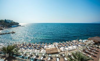 Charisma De Luxe Hotel