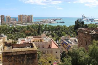 Blick auf Küstenstadt Malaga