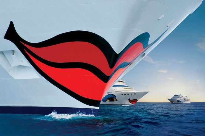 Kreuzfahrt Schiff mit AIDA Kussmund-Logo
