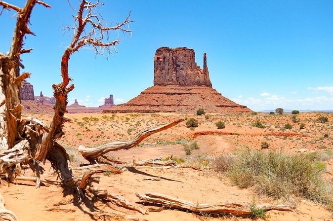 Fels, Berg und Wüste im Monument Valley der USA