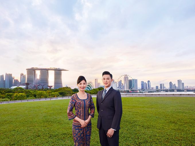 Singapore Airlines Crew and panoramic view of Singapore