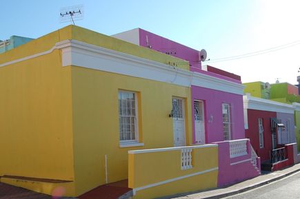 Kapstadt: farbenfrohes Bo-Kaap Haus in Südafrika