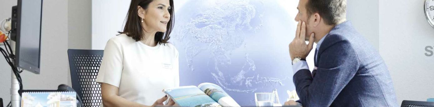 Kundenberatung in einem LCC Reisebüro