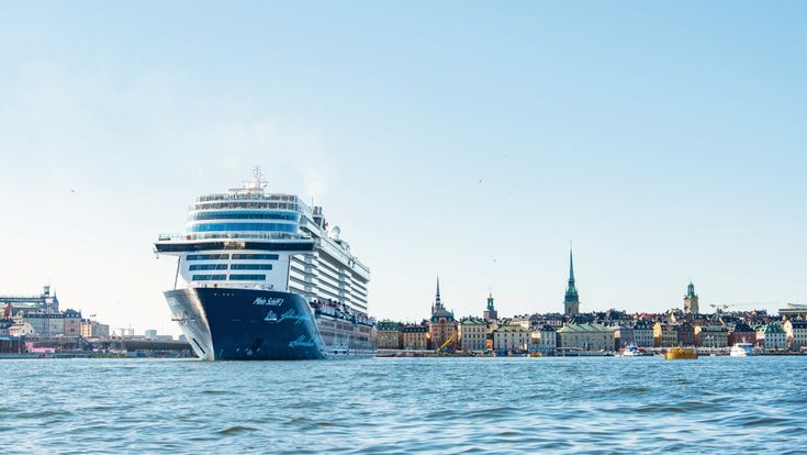 Drohnenaufnahme der Mein Schiff vor Stockholm