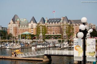 Historisches Gebäude am Hafen in einer Stadt in Kanada
