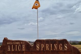 Schild an Straße in Alice Springs