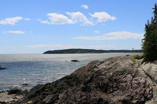 Fels an 2.400 Kilometer Küste entlang New Brunswick