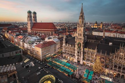 Blick auf den Rathausplatz in München, Bayerns Hauptstadt