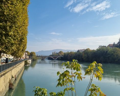 Promenade am Fluss in Lyon