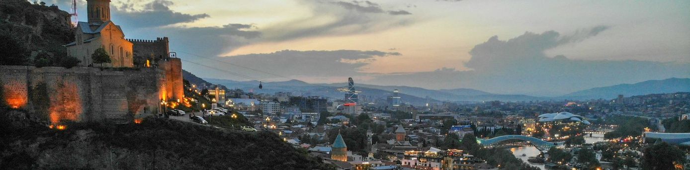 Berghügel in Tiflis, Georgien