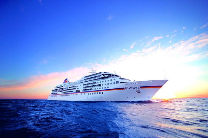 Kreuzfahrtschiff MS Europa im Meer