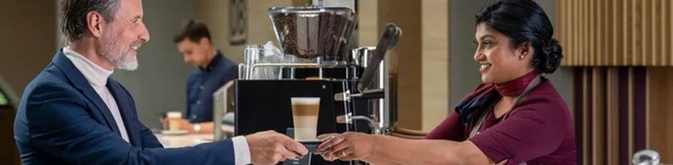 Modernisierte DB Lounge mit Arbeitsbereich und Service – komfortables Reisen für Geschäftsreisende